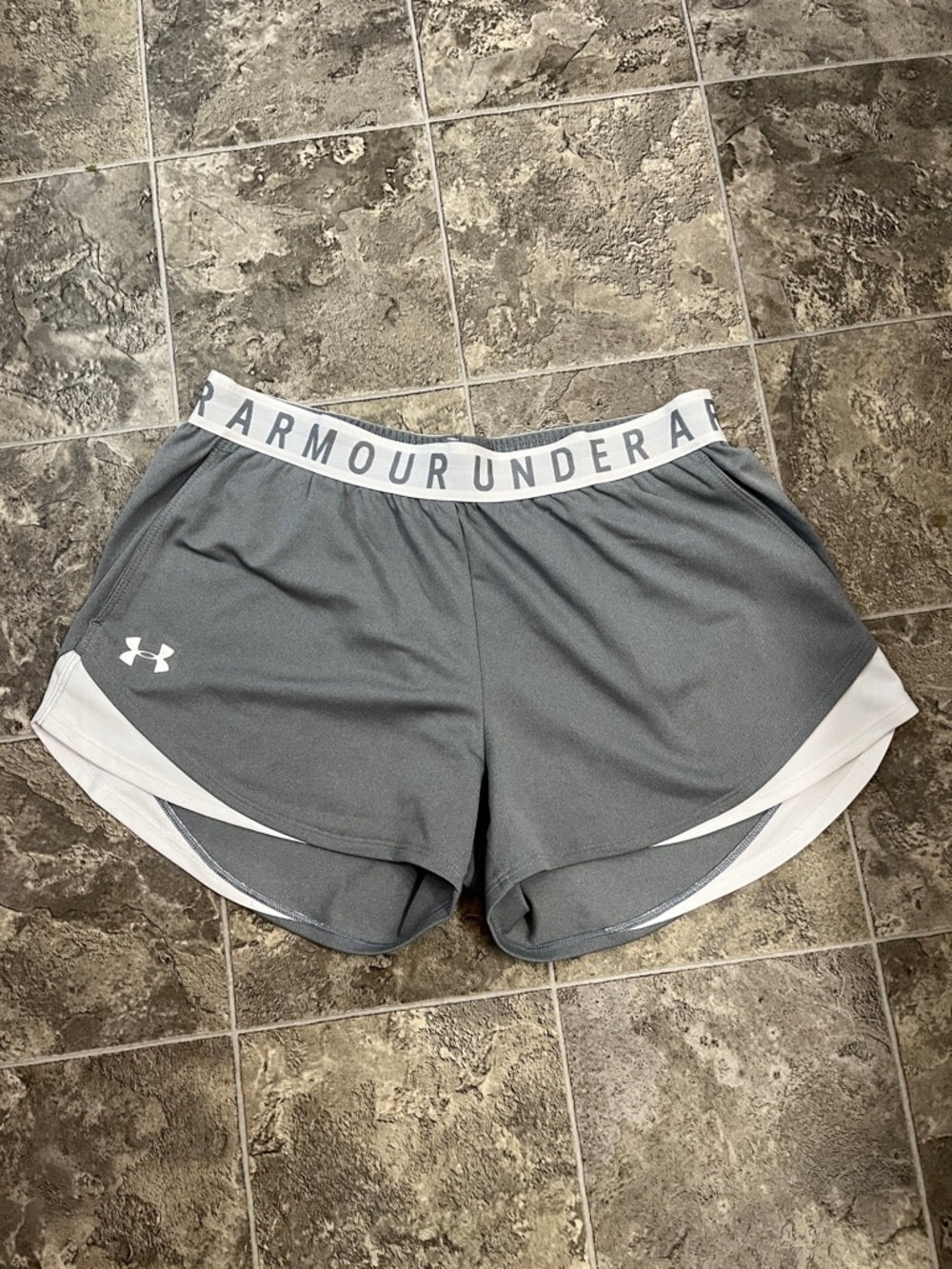 Like New - Under Armour Women's Gray Performance Training Shorts Size M
